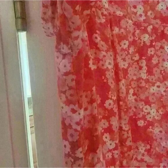 Gap Red Floral Mesh Detail Top Size L - Picture 8 of 9